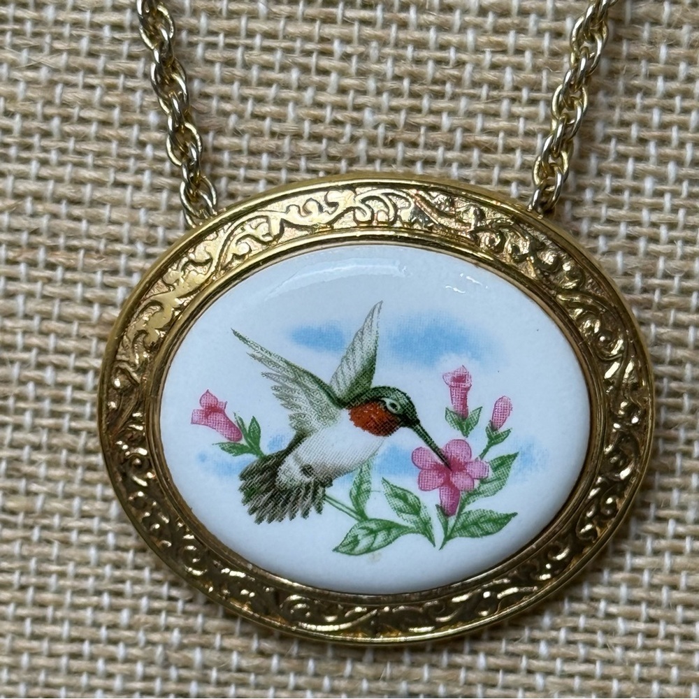Vintage Avon ‘Summer Song The Hummingbird’ Pin/Pendant With Chain Gold Tone 18”
